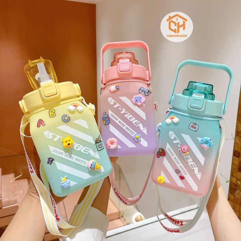 Bình Nước Nhựa Vuông Có Ống Hút Kèm Dây Đeo Cực Tiện Lợi Xinh Xắn Dễ Thương, Dung Tích 1500ml