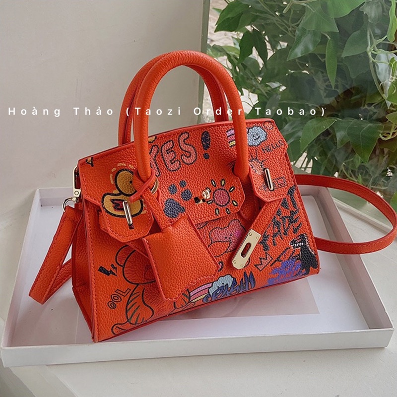 Túi đeo chéo có quai xách in hoạ tiết hoạt hình khoá HM màu mới mùa hè 2022 thời trang nữ hot