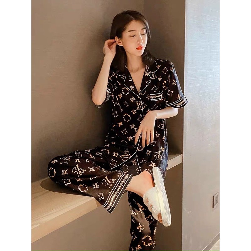 [Mã WASKT304 giảm 15% tối đa 30K đơn 99K] Bộ pijamma tay ngắn quần dài L V lụa satin cao cấp quảng châu | BigBuy360 - bigbuy360.vn