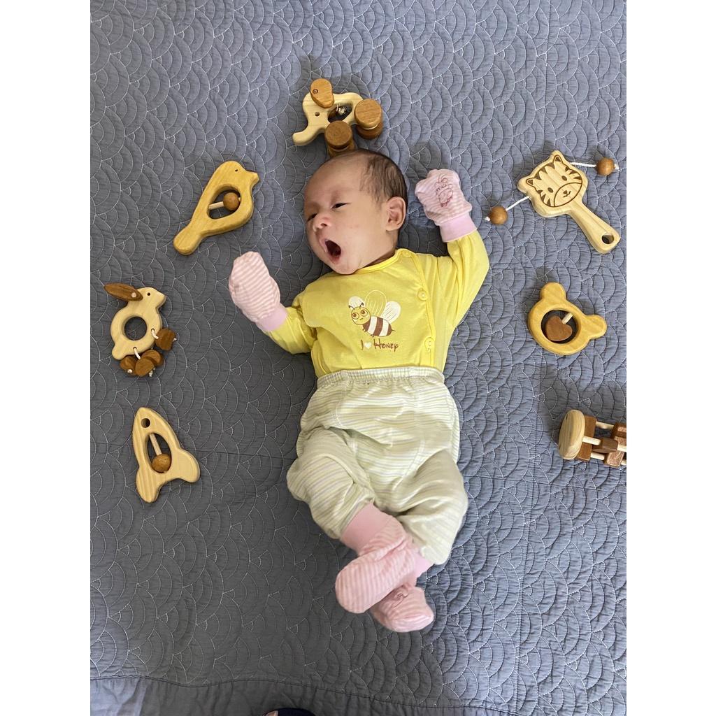 Bộ xúc xắc cầm tay bằng gỗ cho bé