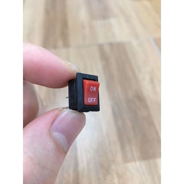 Công tắc 2 chân nhỏ