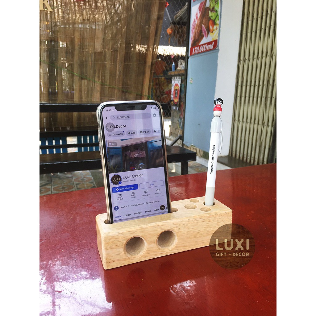 Giá đỡ điện thoại kèm ống bút LUXI DECOR free khắc logo quà tặng