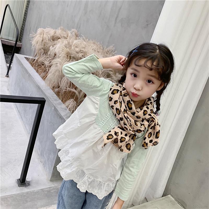 Khăn choàng ấm áp hoạ tiết da báo cho bé