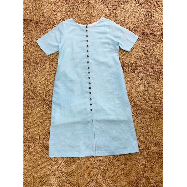 Đầm linen khuy gỗ