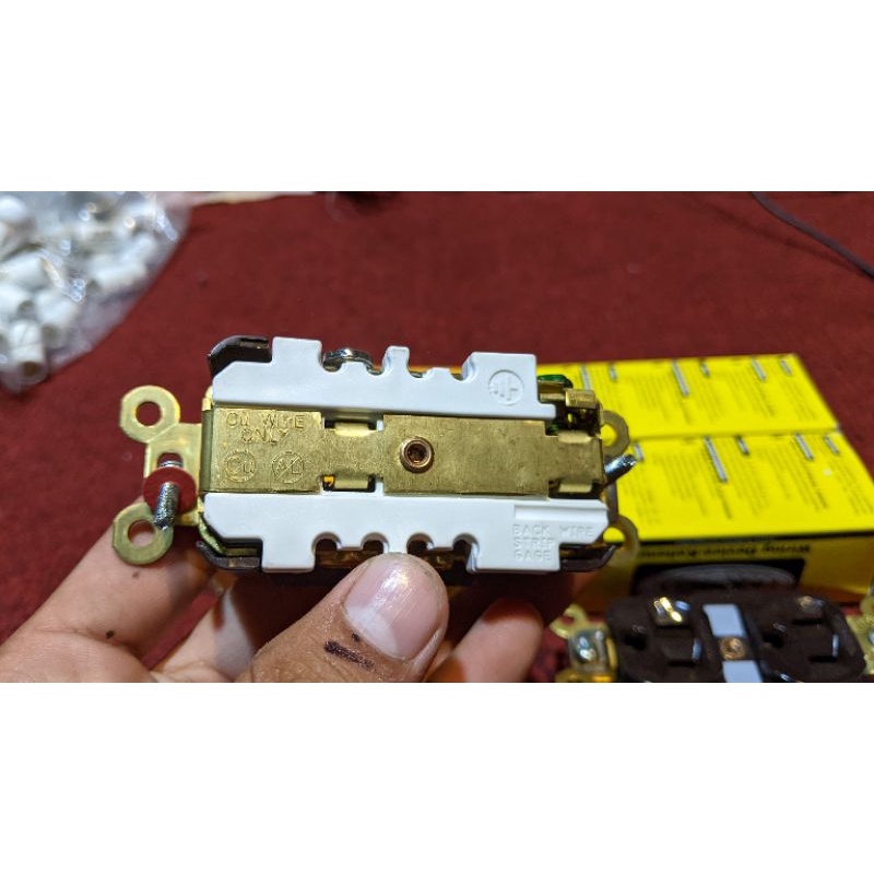 Ổ cắm Hubbell hàng Mỹ cao cắp cho Audio