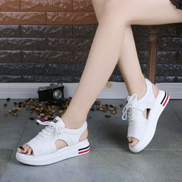 Giầy thể thao dây buộc hở mũi