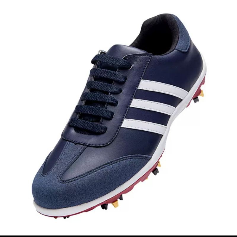 Giày golf chống trơn trượt.