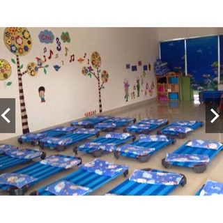 Giường lưới trẻ em mầm non - Sọc xanh dương loại 1 có thanh chắn inox