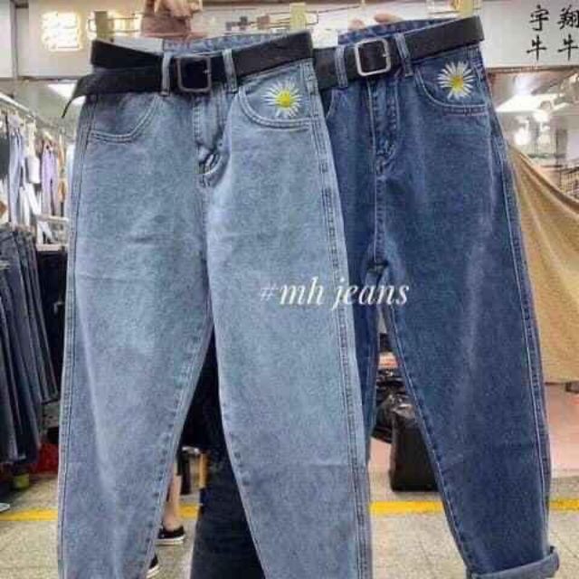 Quần jean nữ dáng baggy có thêu hoa cúc hottrend trên túi - Quần jean baggy cạp cao - CM Shop