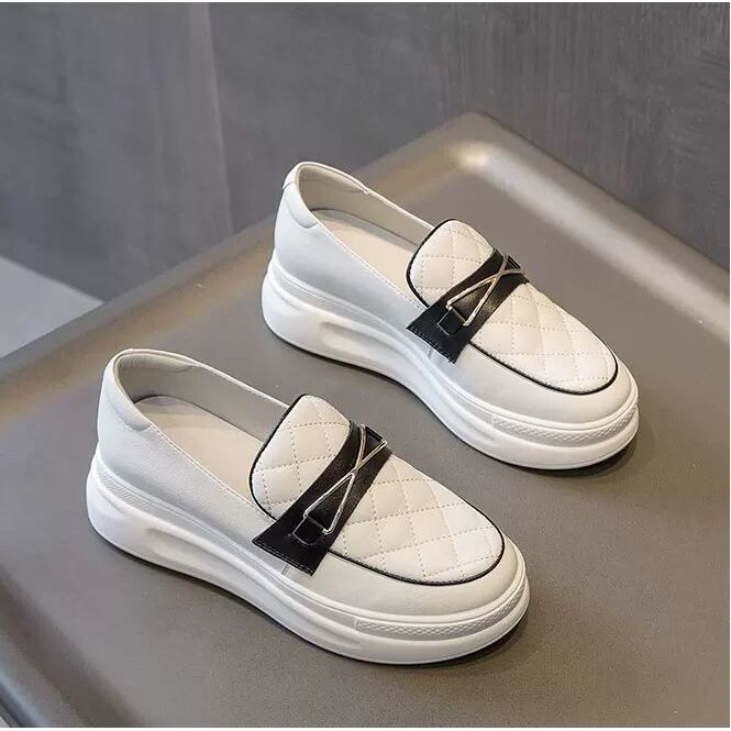Giày Lười Màu Trắng Thiết Kế Mới Thời Trang Mùa Xuân 2021 Dành Cho Nữ