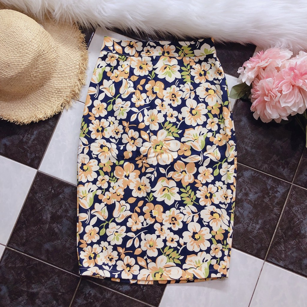 Chân váy hoa công sở chất kaki co dãn nhẹ màu vàng | BigBuy360 - bigbuy360.vn