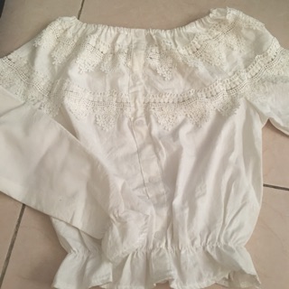 áo trắng ren lỗ tay dài tiểu thư.