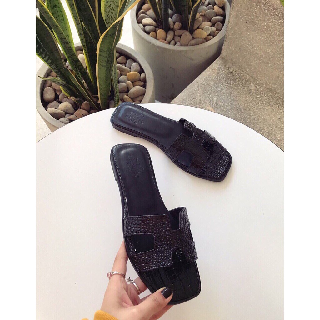 XẢ HÀNG LẺ SIZE - Dép lê H da vân rắn họa tiết