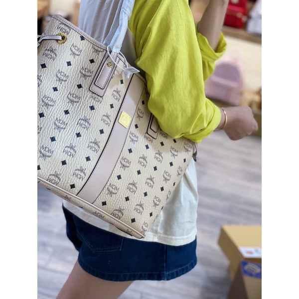 Túi đeo vai cao cấp size lớn hoạ tiết logo thương hiệu MCM da thật có 2 màu