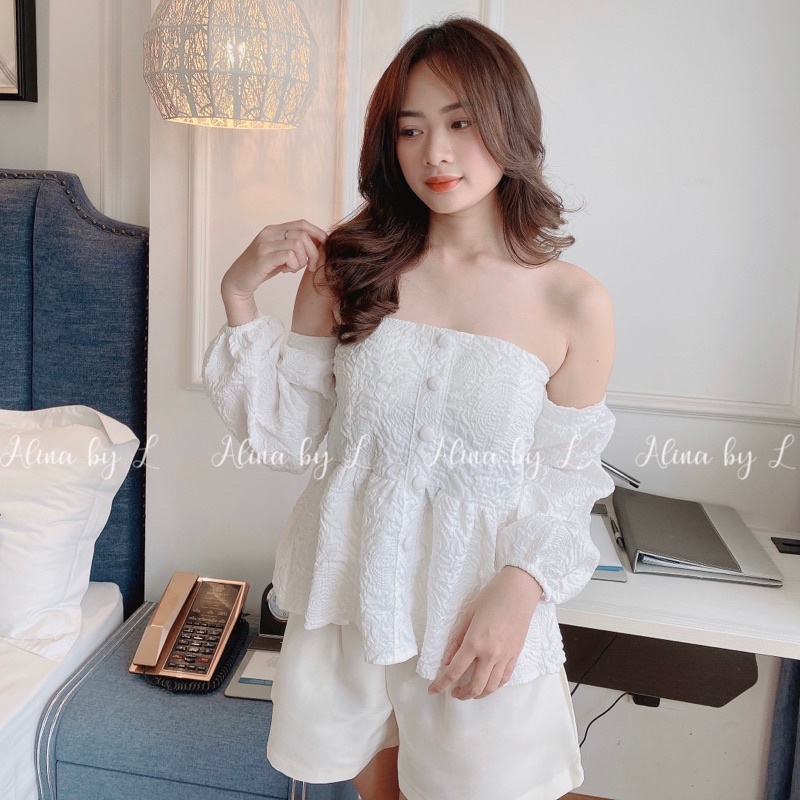 ALINA by L - Áo trễ vai vải gấm đính cúc siêu tiểu thư