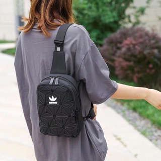 Túi đeo chéo AD 3D có sẵn