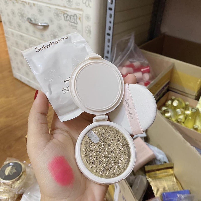 Phấn Nước Sulwhasoo Snowise Bringtening Cushion❤️LÕI THAY THẾ❤️mỏng nhẹ-mịn tệp da-kiềm dầu-căng mịn lõi thay thế 15g | BigBuy360 - bigbuy360.vn