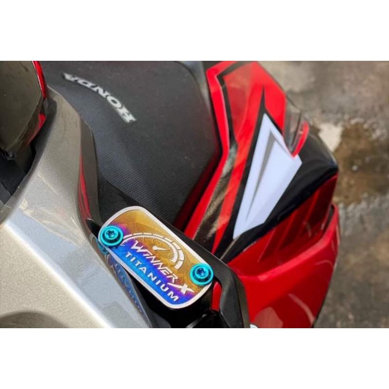 Nắp dầu Winner X Titan kèm ốc Gr5