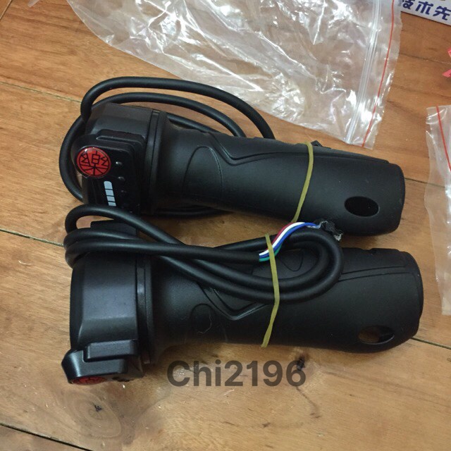 Tay ga M133 có báo đèn giá 1 đôi