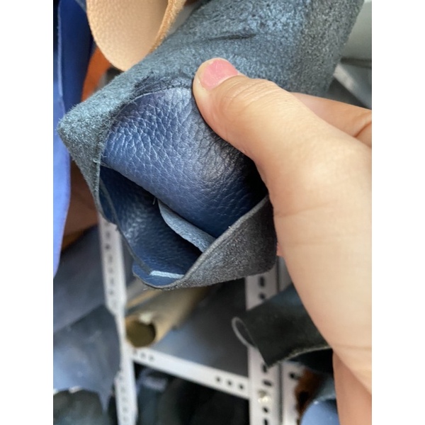 Da bò màu xanh navi