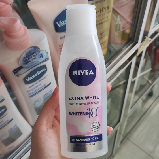 Nước hoa hồng Nivea giúp dưỡng trắng da & se khít lỗ chân lông