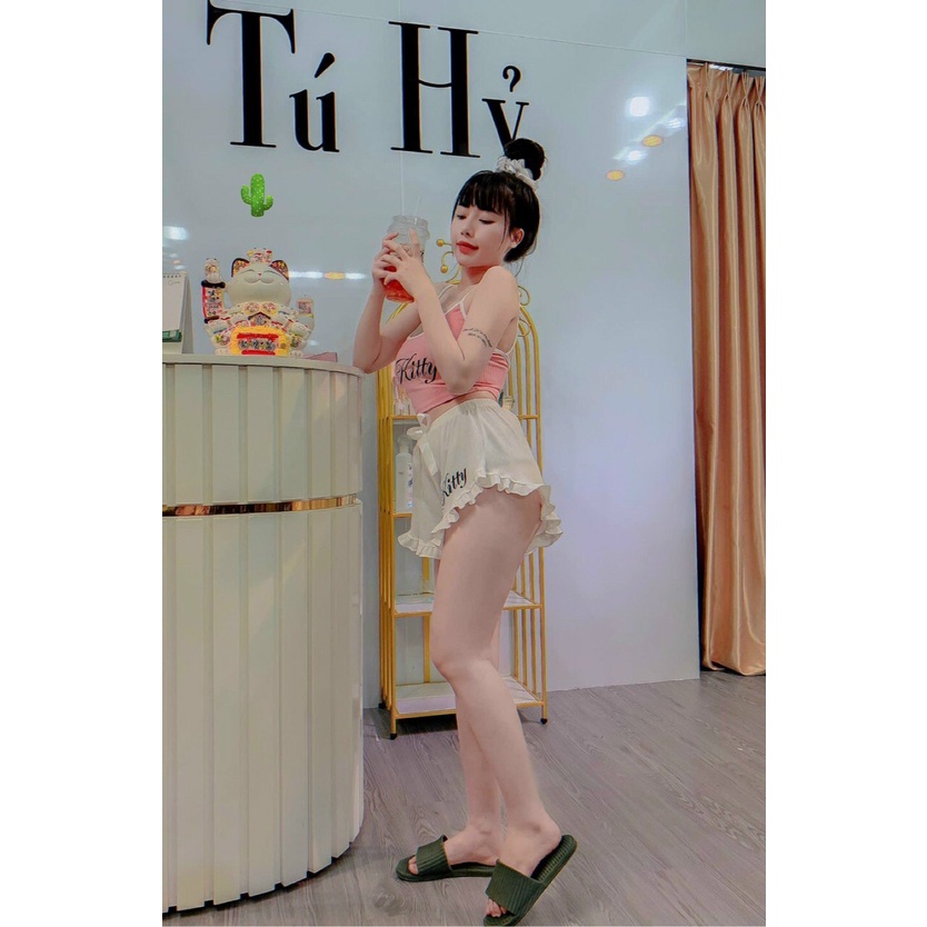 Sét Bộ Thể Thao Áo Hai Dây Kết Hợp Quần Thun Ngắn In Chữ Kitty Đáng Yêu TTPK0322