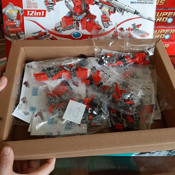 Bộ đồ chơi xếp hình LEGO robot  12 trong 1 có 570 mảnh ghép kích thích trí thông minh và sáng tạo của trẻ