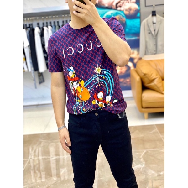 áo phông nam ngắn tay cổ tròn in hoạ tiết vịt disney gucci Gc GG