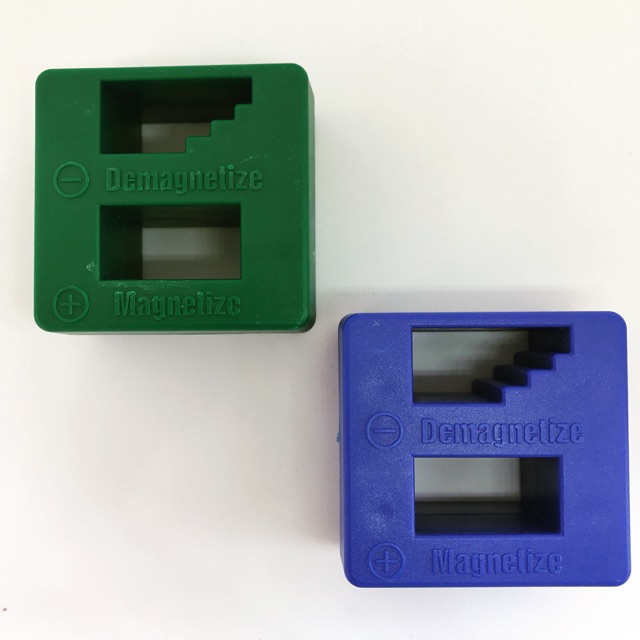 Cục nạp và khử từ trường không cần cắm điện