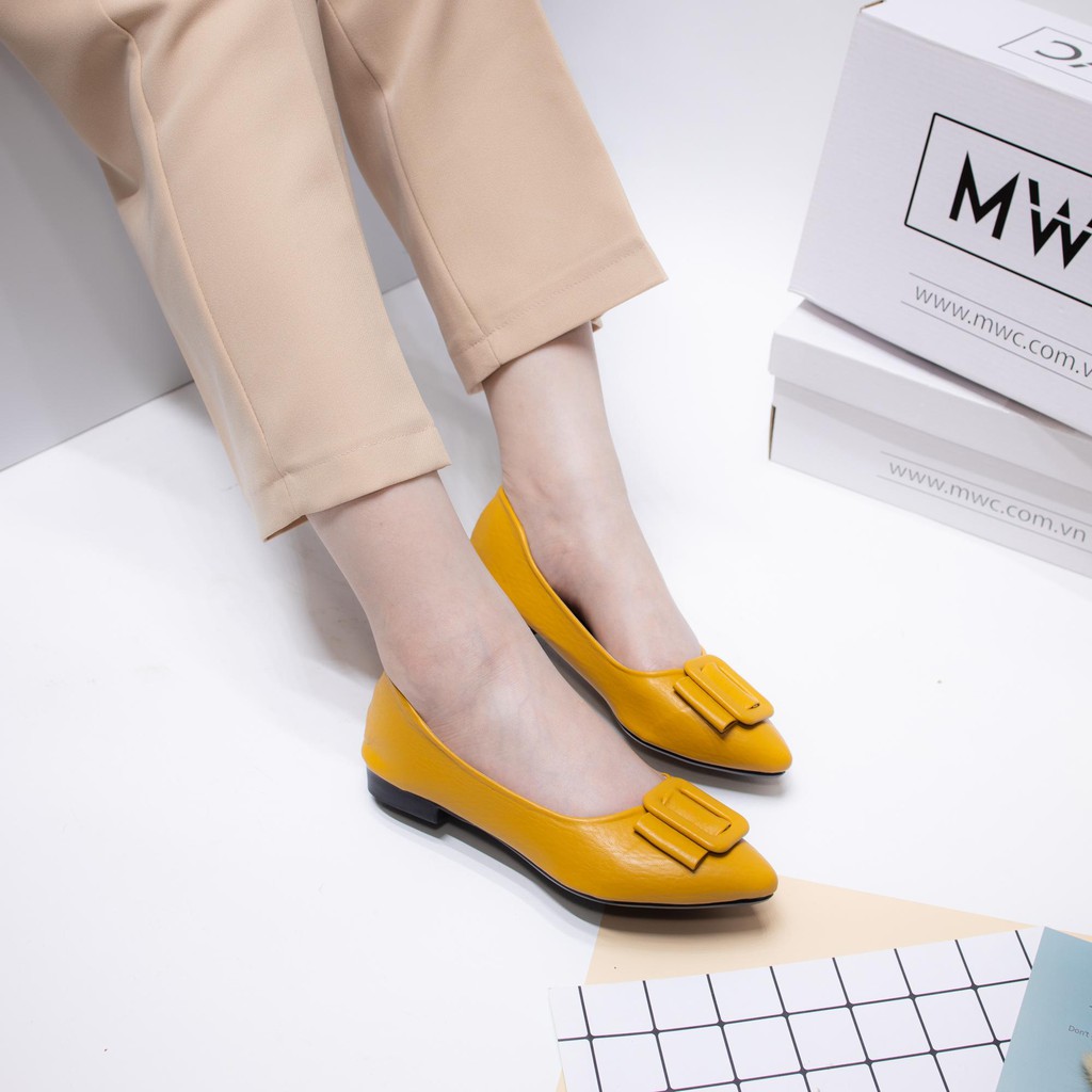 Giày búp bê nữ mũi nhọn phối khóa MWC NUBB- 2179 | BigBuy360 - bigbuy360.vn