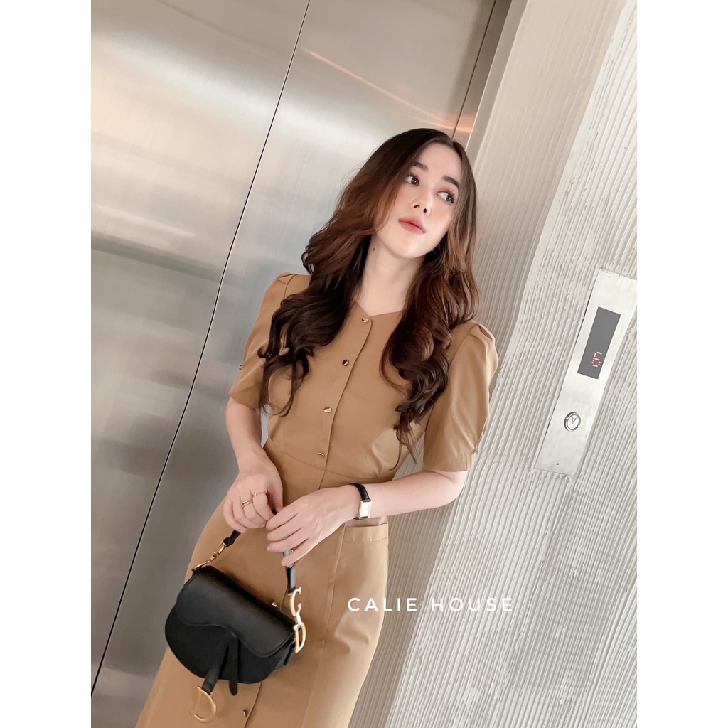 Đầm midi dài nữ tính cổ tròn tôn dáng đứng form đính cúc thời trang thanh lịch Calie House V465 | BigBuy360 - bigbuy360.vn