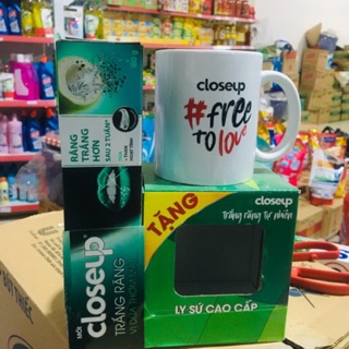 Kem đánh răng Closeup trắng răng dừa than hoạt tặng kèm 1 cái lytính 180g