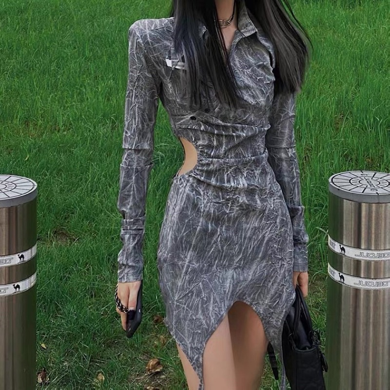 Đầm sơmi hoạ tiết rằn ri điểm nhấn khoét ngay cái eo