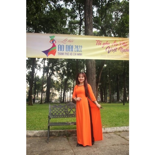 Áo dài đỏ cam