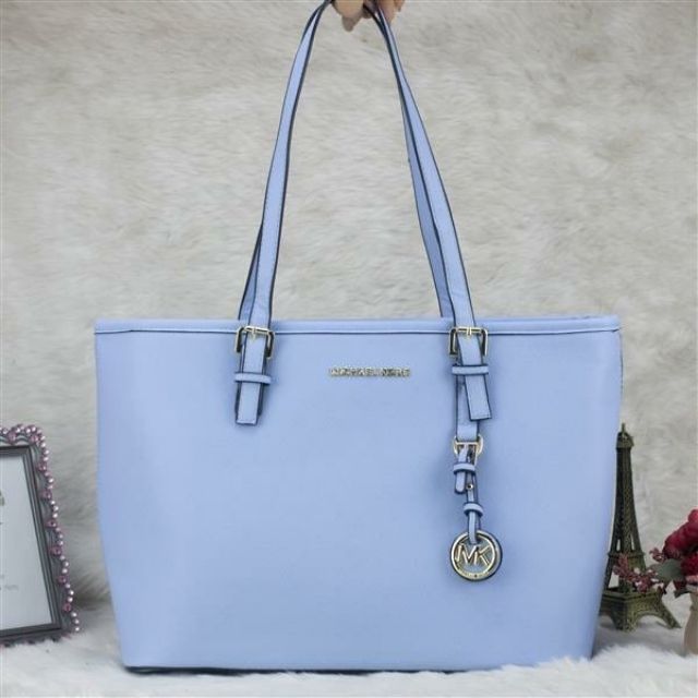 Túi xách MK dáng shopper kích thước ngang 36cmx cao 27cm x đáy 19cm thích hợp cho quý cô xinh đẹp đi du lịch hoặc đi làm