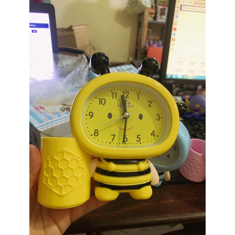 ĐỒNG HỒ BÁO THỨC, Đồng hồ để bàn hình con ong cho bé dễ thương có ống cắm bút