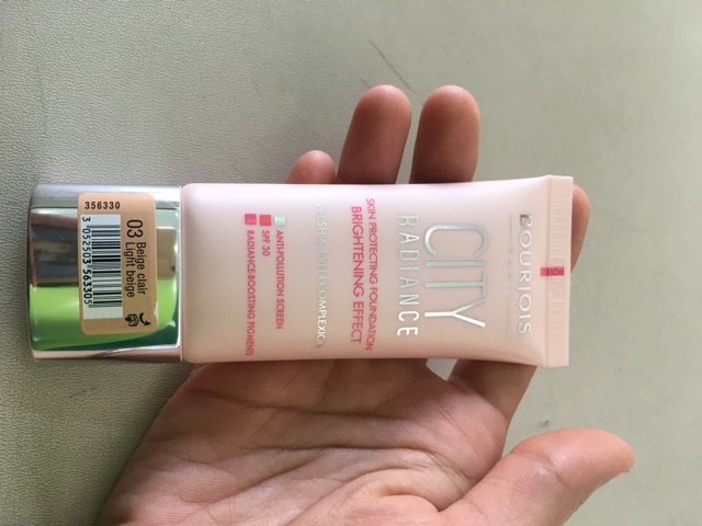 Kem nền Bourjois City Radiance Foundation