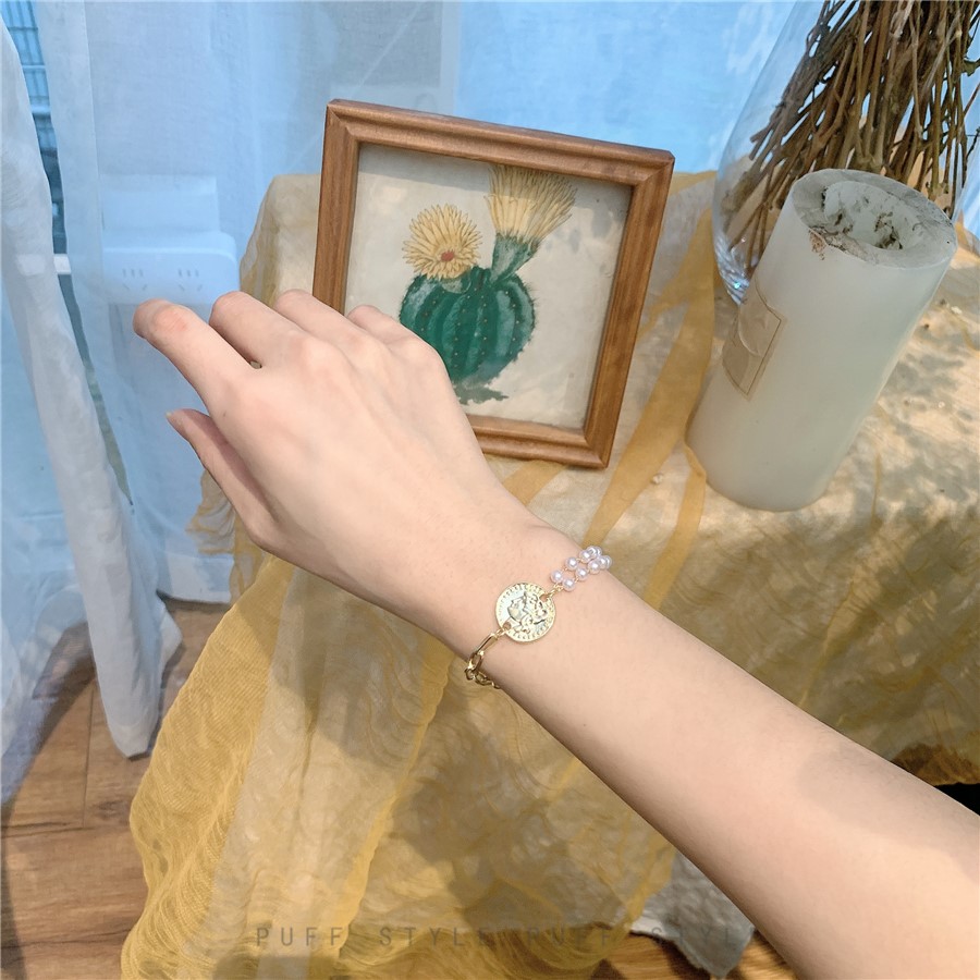 [Mã FAMAYFA giảm 10K đơn 50K] Vòng Tay Mạ Vàng Hình Chân Dung Đính Ngọc Trai Nhân Tạo Phong Cách Hàn Quốc | BigBuy360 - bigbuy360.vn