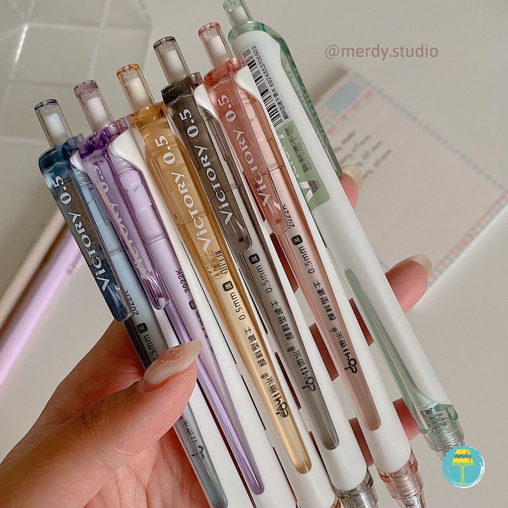 Bút bấm DOMI Victory vỏ pastel mực đen, ngòi 0.5mm