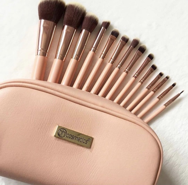 Bộ cọ BHCosmetics Chic - 14 Piece Brush Set with Cosmetic Case