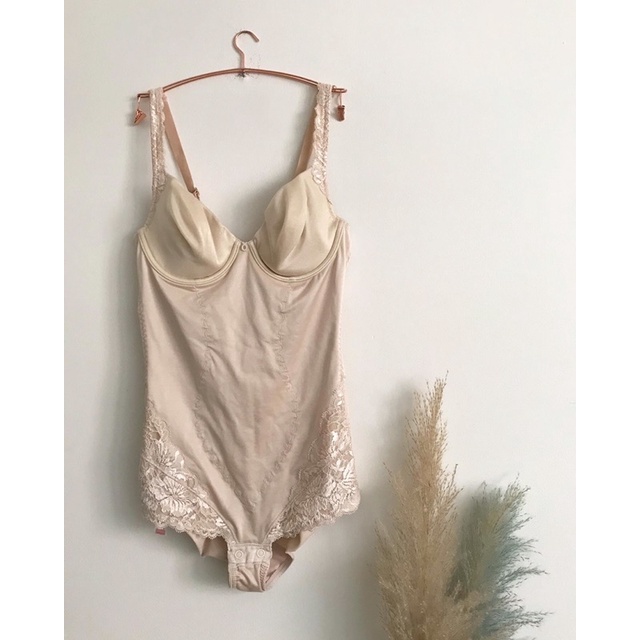 Áo bodysuit màu nude 2hand
