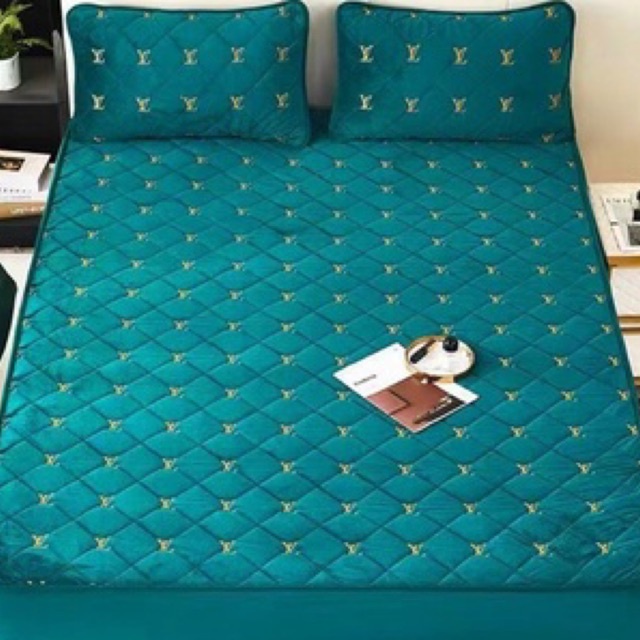 Ga gối nỉ nhung bo chun trần bông in chữ LV dày dặn ,mềm mịn