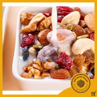 Hỗn hợp hạt dinh dưỡng và trái cây sấy trên 10 loại hạt và trái cây sấy khô