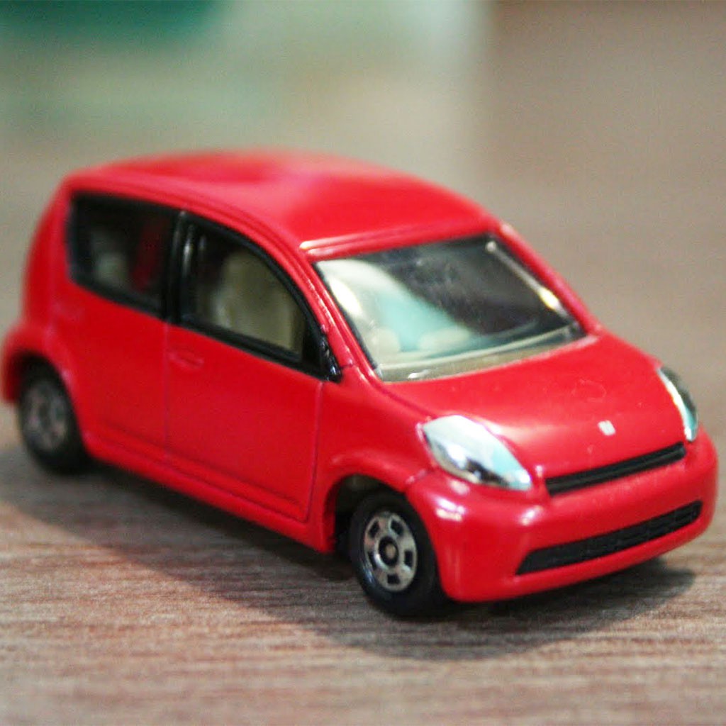 Xe ô tô mô hình Tomica Toyota Passo màu đỏ (No Box)