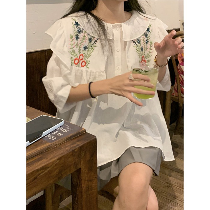 Áo cổ tròn búp bê tay lửng rộng bèo nhún họa tiết hoa lá thêu nổi độc đáo tinh tế thiết kế đính cúc sơ mi ngọt ngào