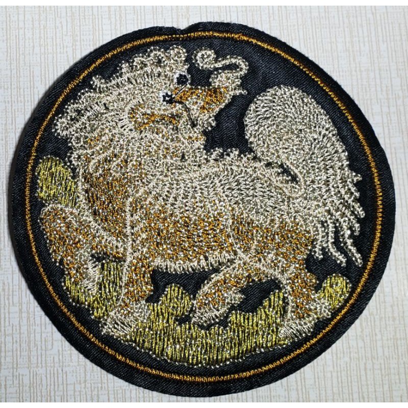 Hình thêu trang trí hanbok hoặc áo dài trẻ em