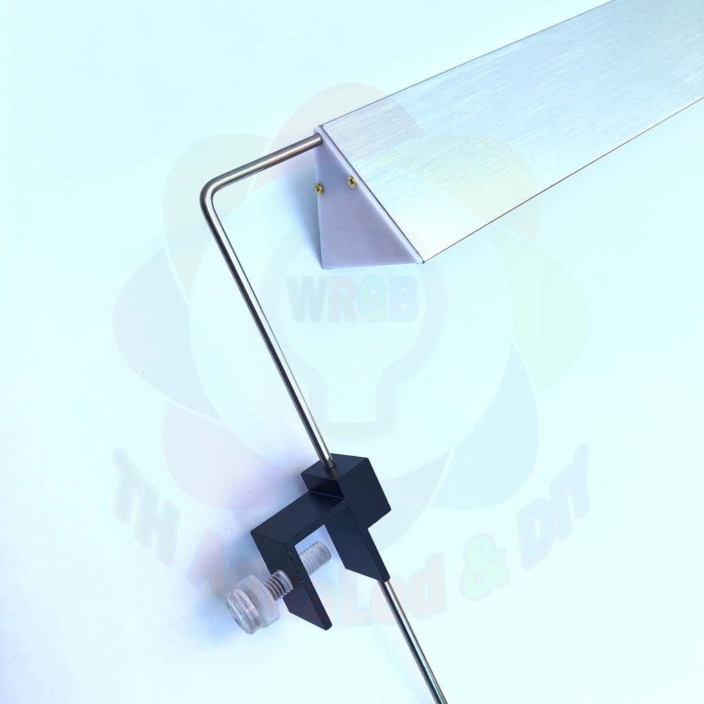 Máng đèn nhôm TH20, dòng máng mini gom sáng rất dễ thiết kế, chế được hầu hết các loại đèn thủy sinh. Kích thước 30-80cm