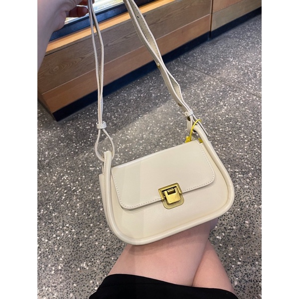 Túi đeo chéo Q.Châu size 20cm cực xinh