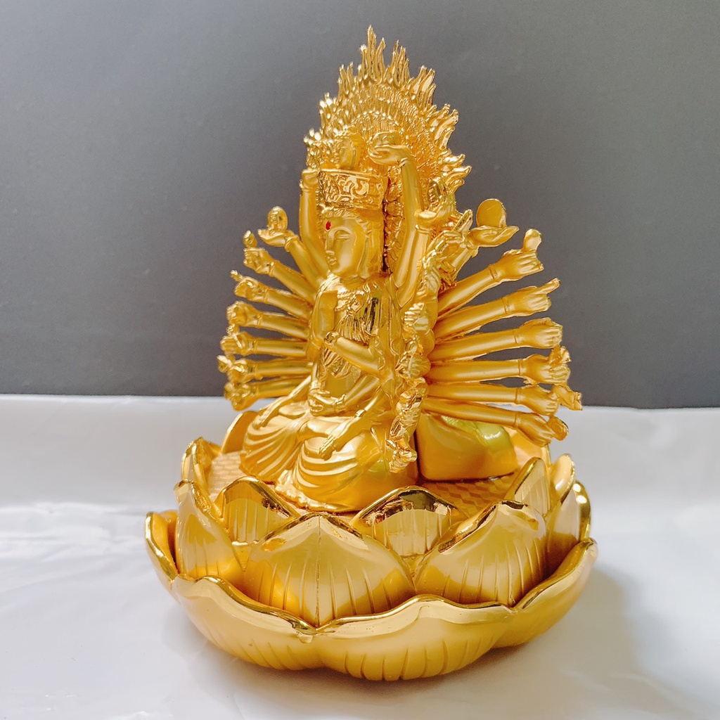 Tượng Phật Bà Quan Âm Nghìn Tay Đặt Taplp Ô Tô