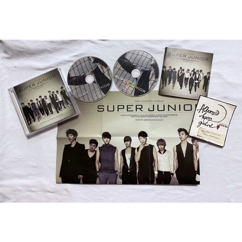 Super Junior Album Nhật Bonamana đã khui seal, gồm CD DVD poster và mini booklet như hình.